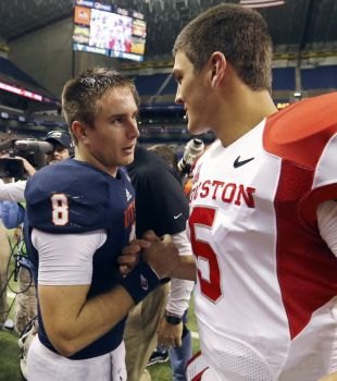 John O'Korn and Eric Soza shake hands after Houston defeats UTSA in the Alamodome in San Antonio, TX.