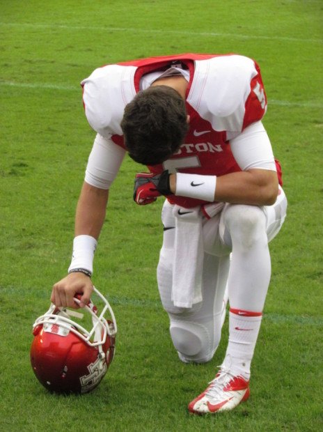 John O'Korn prays ahead of the Cougars game against Cincinnati in Houston, TX.