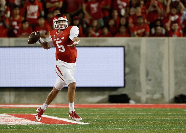 John O'Korn throws a pass for the Houston Cougars against UTSA.